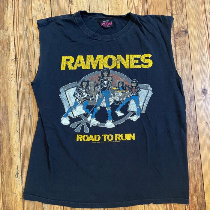 RAMONES MEDIUM SLEEVELESS T-SHIRT